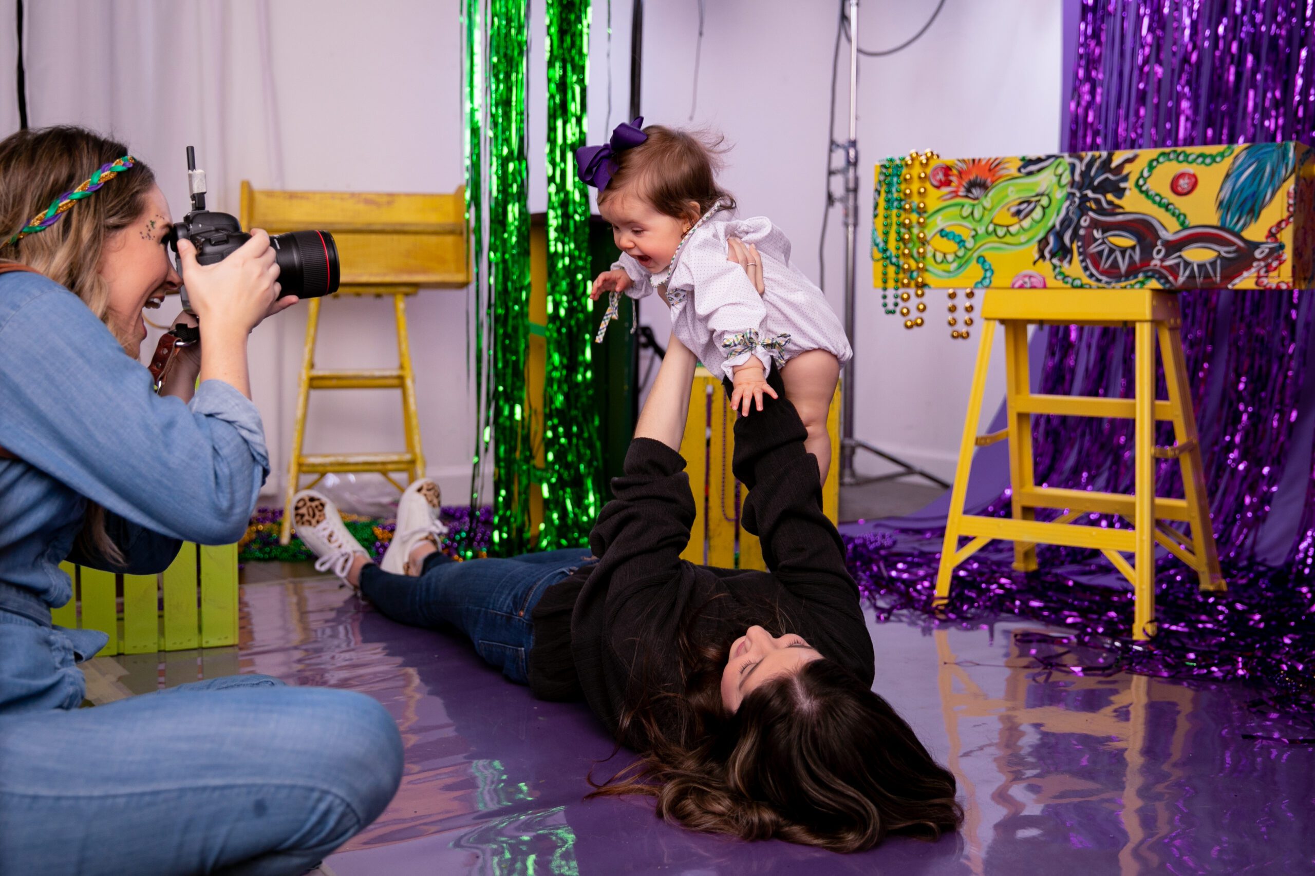 Dawn Roe Photorgraphy behind the scenes of Mardi Gras Portraits using Canon R5 and Paul C Buff Einstein